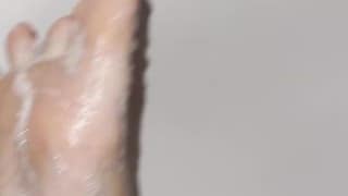 Sexy goth babe bubbly foot teasing and scrubbing