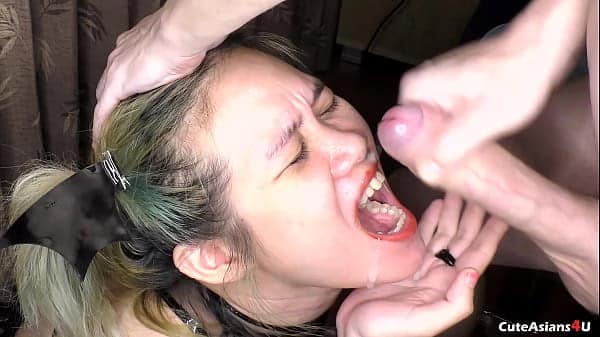Horny vampire babe prefers sucking cock